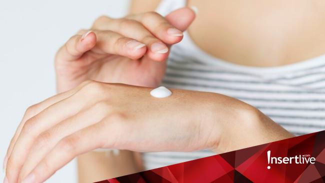 Skip Pakai Sunscreen Meski Cuma di Rumah Aja? Masalah Kulit Ini Menanti