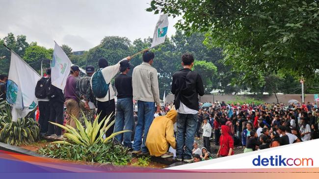 Massa Demo di Depan Gedung KPK, Tuntut Harun Masiku Ditangkap