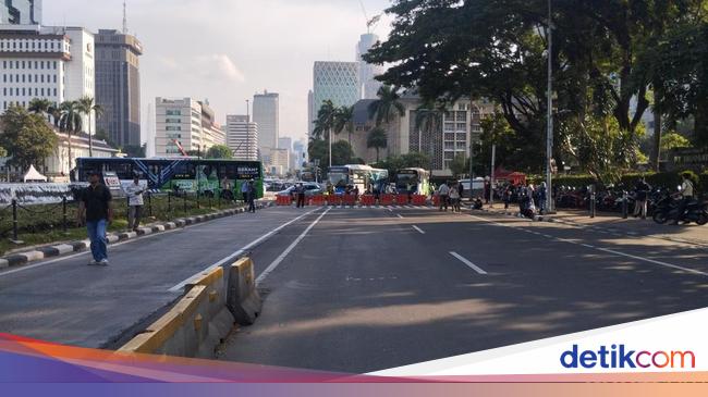 Ada Demo Tolak PPN 12%, Jalan Medan Merdeka Barat Arah Istana Ditutup