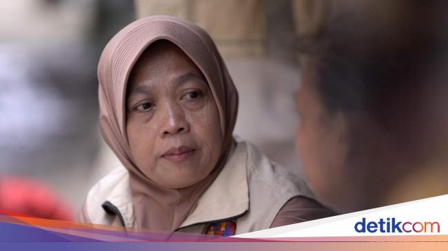 Karni, Relawan Dokumen Penduduk di Kampung Pemulung