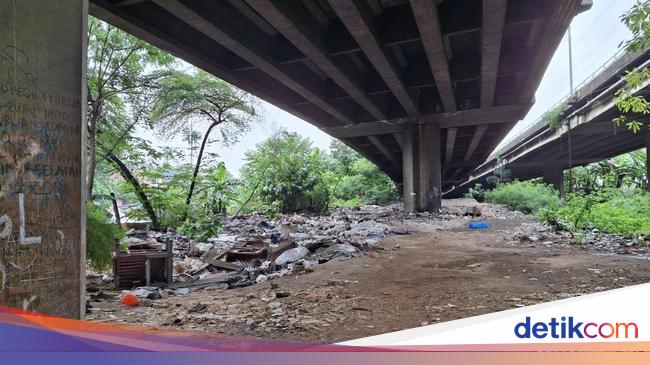 Selain Dipindah ke Rusun, Warga Kolong Tol Angke Juga Diberi Bansos