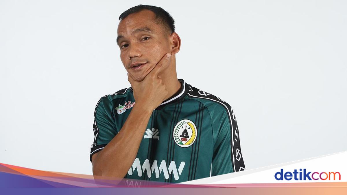 Dilepas Persija, Riko Simanjuntak Bertahan di PSS Sleman?