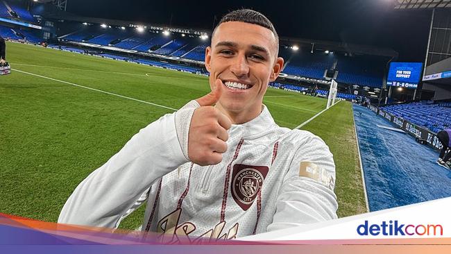 Phil Foden pun Tersenyum Kembali