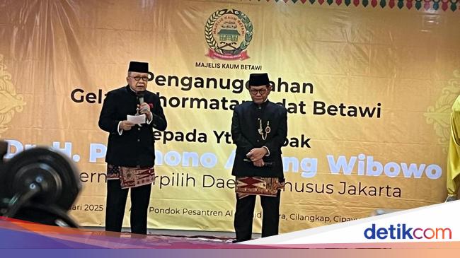 Dipakaikan Kuku Macan, Pramono Anung Dapat Gelar Kehormatan ‘Abang’ Betawi