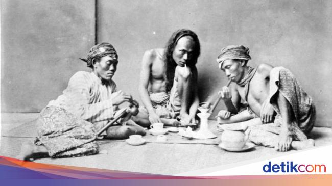 Meracuni Rakyat dengan Opium
