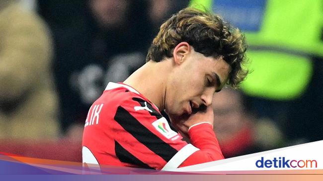 Cassano Frustrated with Joao Felix