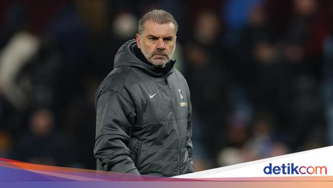 Momen Panas Postecoglou Ribut dengan Fans Usai Tottenham Keok