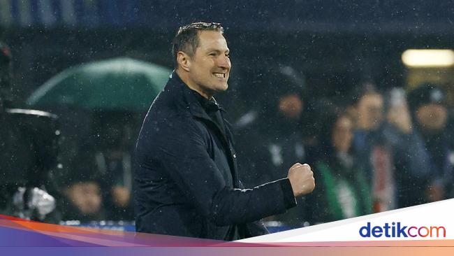 Mau Lawan AC Milan, Feyenoord Malah Pecat Pelatih