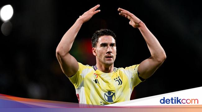 Saha Sarankan Man United Kejar Dusan Vlahovic