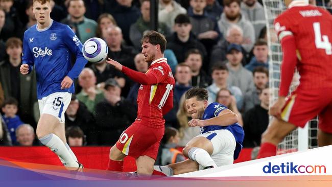 PGMOL Nilai Tekel Tarkowski ke Mac Allister Layak Kartu Merah