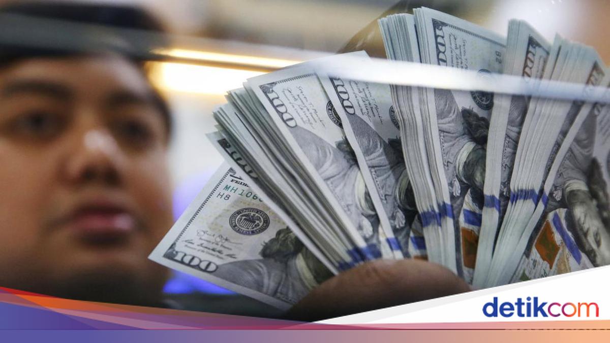 Rupiah Babak Belur, Bank Jual Dolar AS Rp 17.400-an