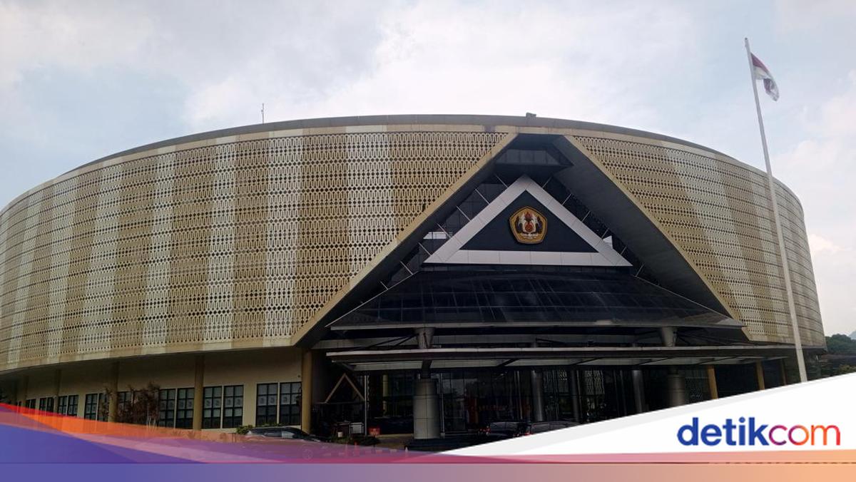 Unpad Nonaktifkan Guru Besar yang Diduga Minta Foto Mahasiswi Berbikini