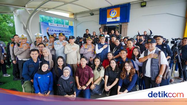 momen-kapolri-jenderal-listyo-sigit-prabowo-saat-meninjau-arus-mudik-lebaran-2025-dokkorlantas-polri-1744467048331_169