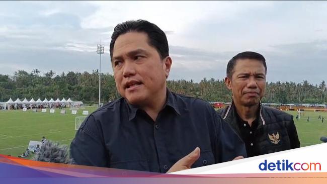 ketua-umum-pssi-erick-thohir-saat-ditemui-di-bali-united-training-center-gianyar-jumat-1842025-foto-krisna-pradiptadetikbali-1744979953760_169