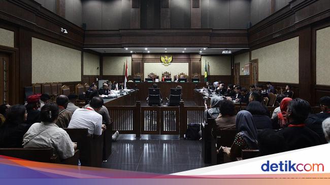 eks-komisioner-bawaslu-agustiani-advokat-donny-jadi-saksi-di-sidang-hasto-1745473750353_169
