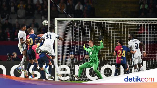 Flick Putar Otak Tambal Rapuhnya Lini Belakang Barcelona