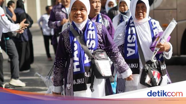 senyum-para-jemaah-haji-indonesia-yang-telah-tiba-di-madinah-dok-media-center-haji-2025-1746165312384_169