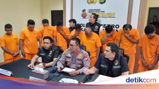 tampang-9-tersangka-kasus-keributan-sengketa-lahan-di-kemang-jaksel-kini-berbaju-tahanan-1746168346525_169