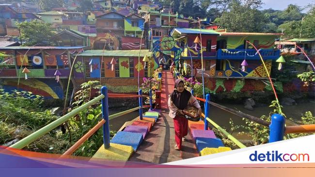 Catatan Pinggir di Balik Warna-warni Lembur Katumbiri Bandung