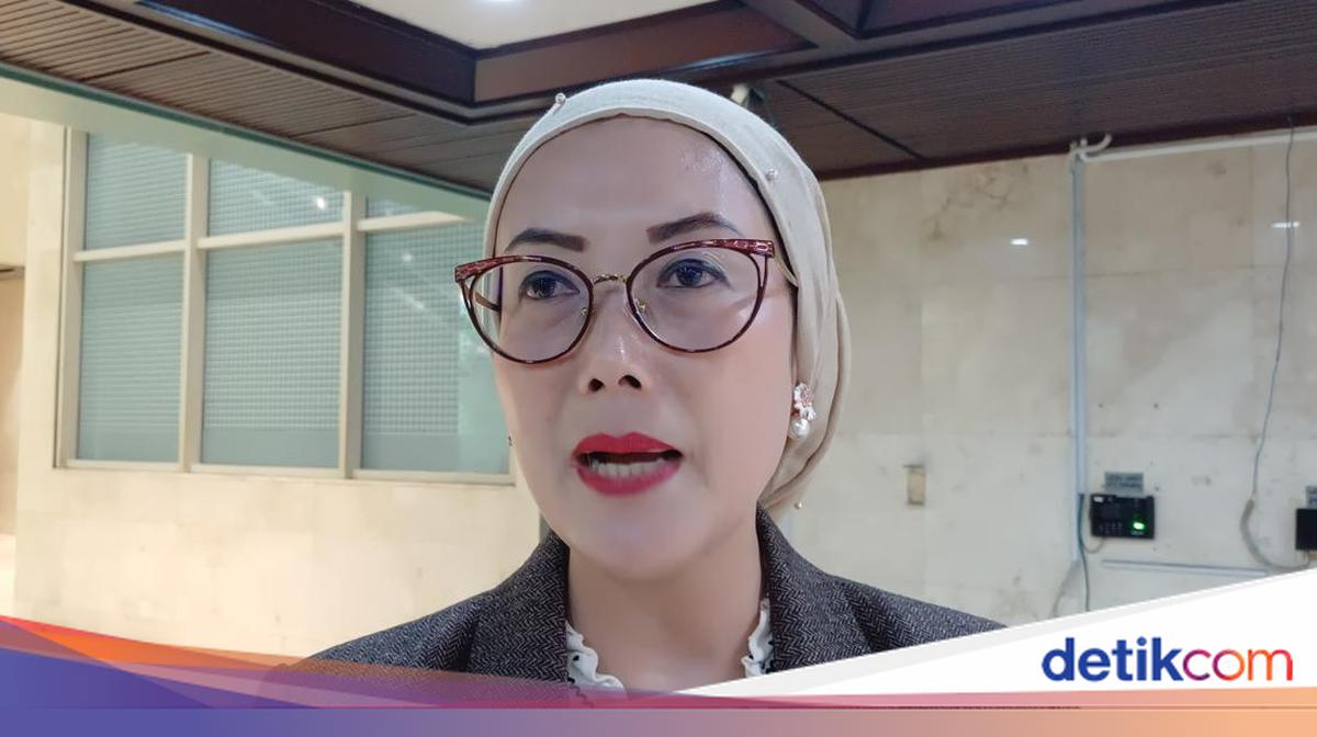 PDIP Sentil Usulan Pindah Posisi Gerbong KRL: Wanita dan Pria Setara