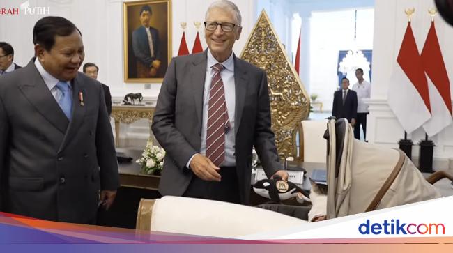 bill-gates-bertemu-kucing-bobby-kertanegara-dok-youtube-setpres-1746600337481_169