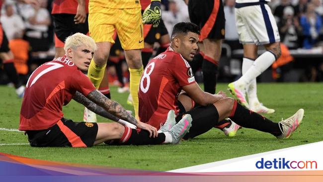 Manchester United Hancur Lebur Musim Ini