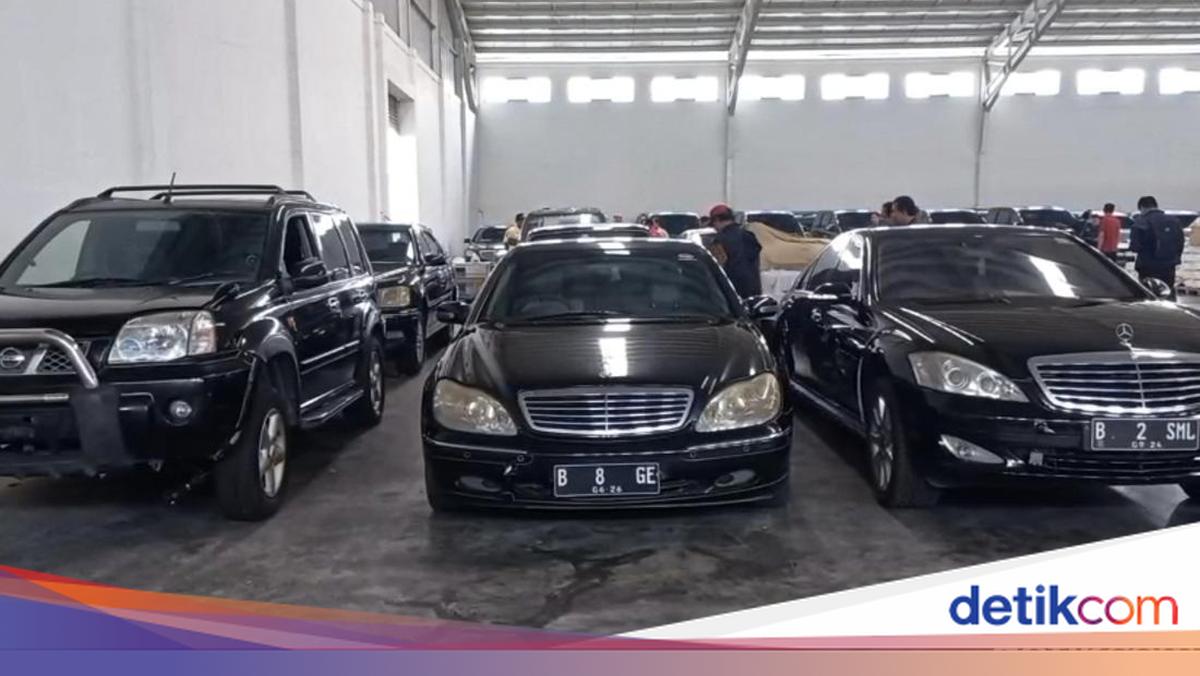 Kurator Kembali Lelang Puluhan Mobil PT Sritex, Mercy S-Class Cuma Rp 161 Juta