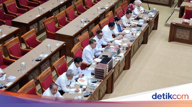 fadli-zon-di-komisi-x-dpr-1748252043060_169
