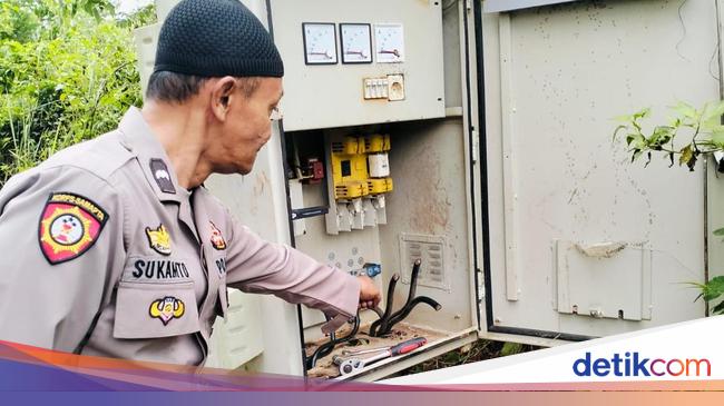 polisi-cek-tkp-kabel-dicuri-berdampak-rumah-datu-desa-padam-dok-istimewa-1748242800119_169