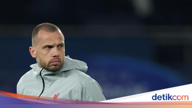 Tinggalkan Liverpool, John Heitinga Kini Latih Ajax