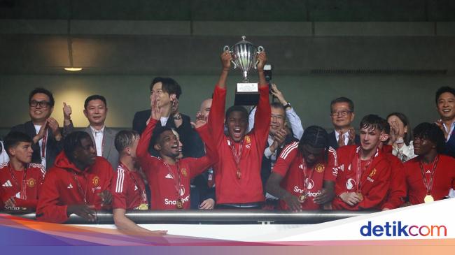 Momen MU Menang dari Hong Kong!