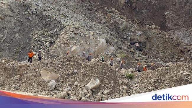 pencarian-korban-longsor-cirebon-1748777985682_169