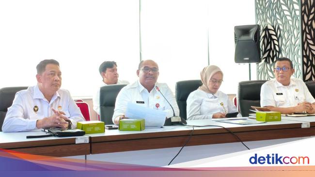 dirjen-administrasi-kewilayahan-adwil-kemendagri-safrizal-zakaria-ali-kedua-dari-kiri-kurniawan-fdetikcomdirjen-administrasi-k-1749626736954_169