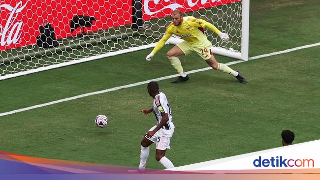 Own Goal Konyol Pierre Kalulu di Laga Juventus Vs Man City