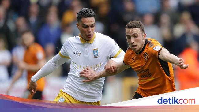 Momen Joey Pelupessy Duel dengan Diogo Jota