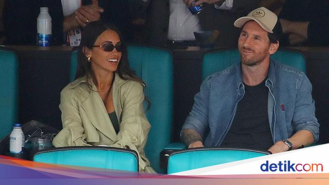 Kena Deh! Giliran Messi dan Istri yang ‘Keciduk’ di Konser Coldplay