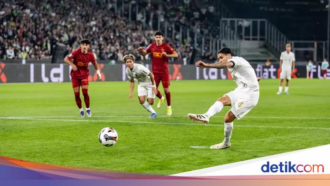 Potret Kevin Diks Cetak Gol buat Borussia Moenchengladbach