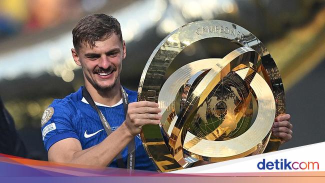 Chelsea Resmi Lepas Dewsbury-Hall ke Everton
