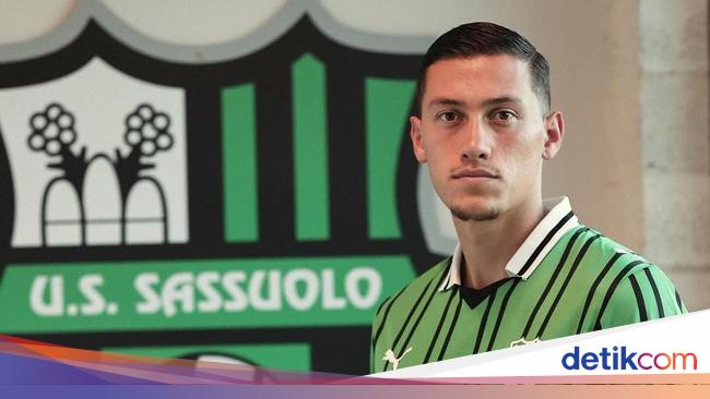 Galeri Foto Jay Idzes Berseragam Sassuolo