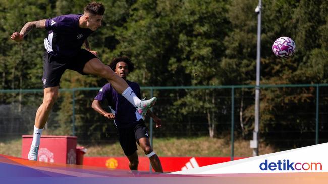 Benjamin Sesko Langsung 'Terbang' di Latihan Perdana bareng MU