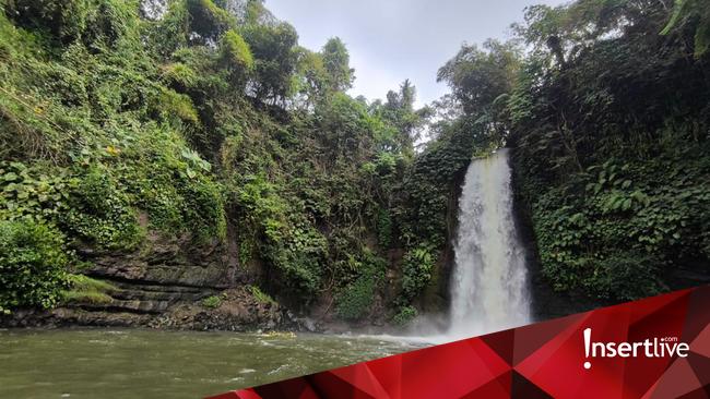 Viral Momen Pernikahan di Bawah Air Terjun Bikin Netizen Takjub