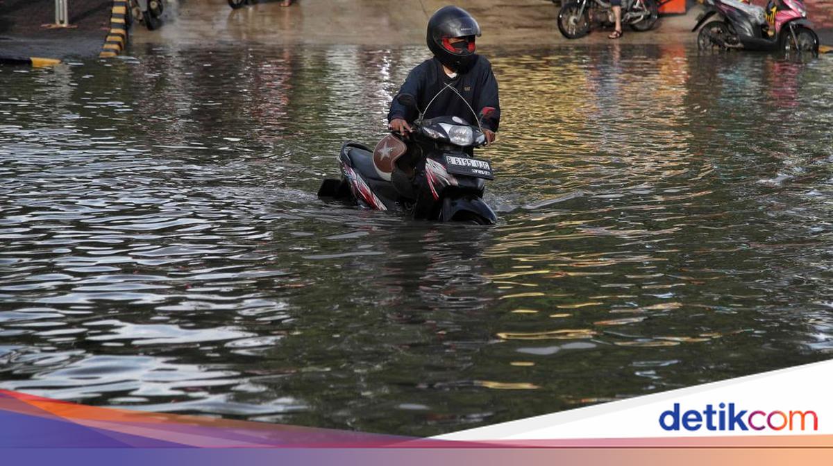 Banjir di Jakarta Meluas, 55 RT dan 3 Ruas Jalan Terendam