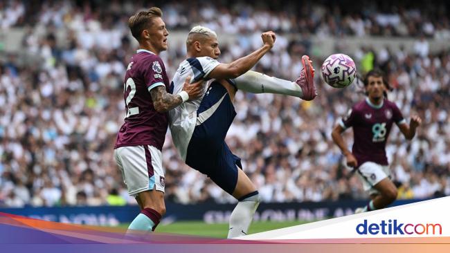 Tottenham Vs Burnley: Richarlison Bawa Spurs Unggul di Babak I