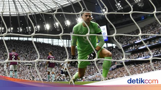 Ini Kiper Pertama di Premier League yang Dihukum Aturan Baru