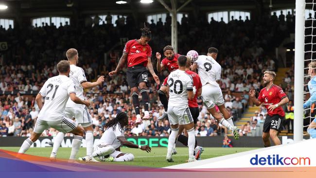 Bek Fulham: Gol MU Harusnya Dianulir