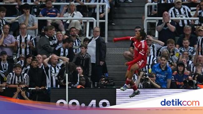 Bocah 16 Tahun Bikin Gol untuk Liverpool, Eks Pemain Arsenal Terharu