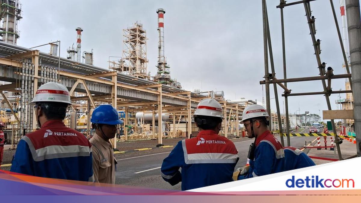 Kilang di Cilacap &amp; Dumai Diklaim Tekan Impor Bensin sampai 10%
