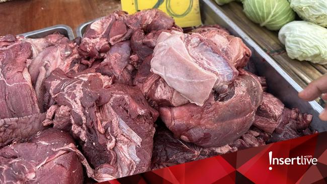 Viral Penjual Mie Babi di Bandung Pakai Peci dan Hijab