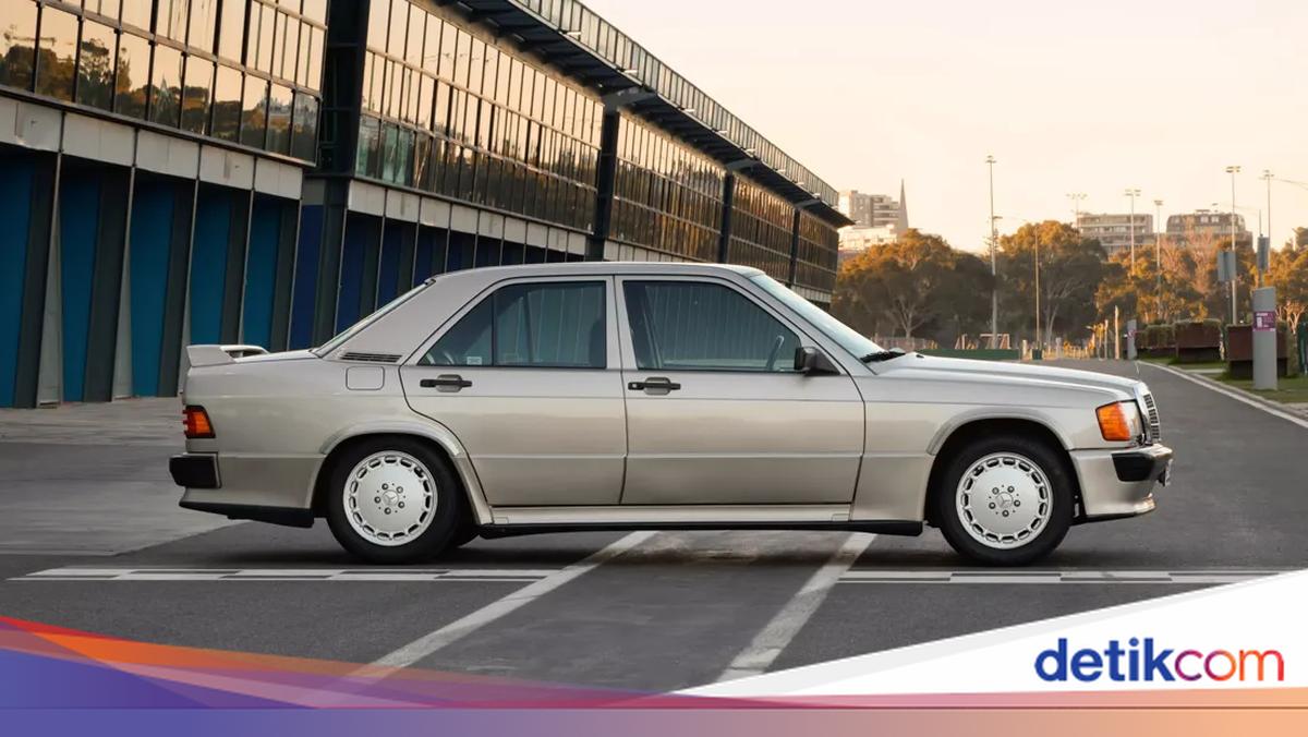 Ayrton Senna's Legendary Mercedes-Benz 190E Cosworth Is Up for Auction