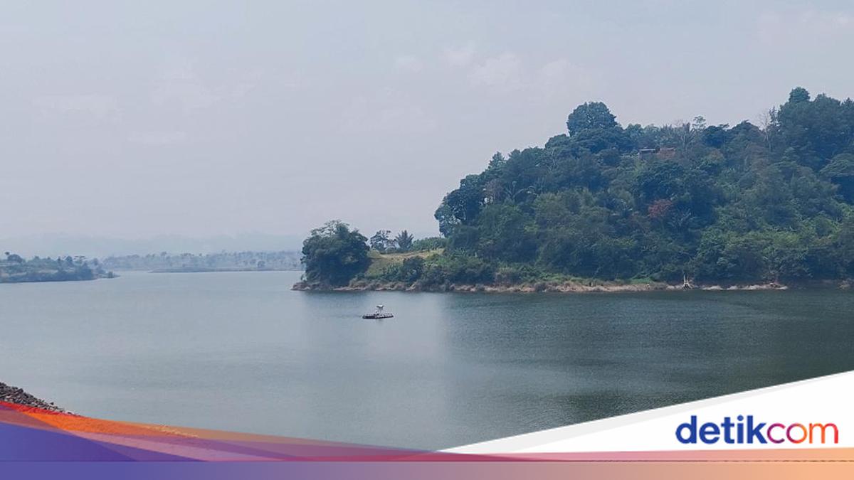 PLTS Terapung Saguling Molor ke Maret 2027 — Izin PPKH Terganjal Lahan Pengganti
